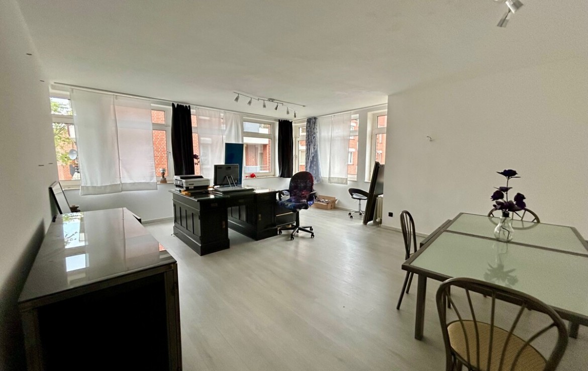 Raum zur Strassenseite