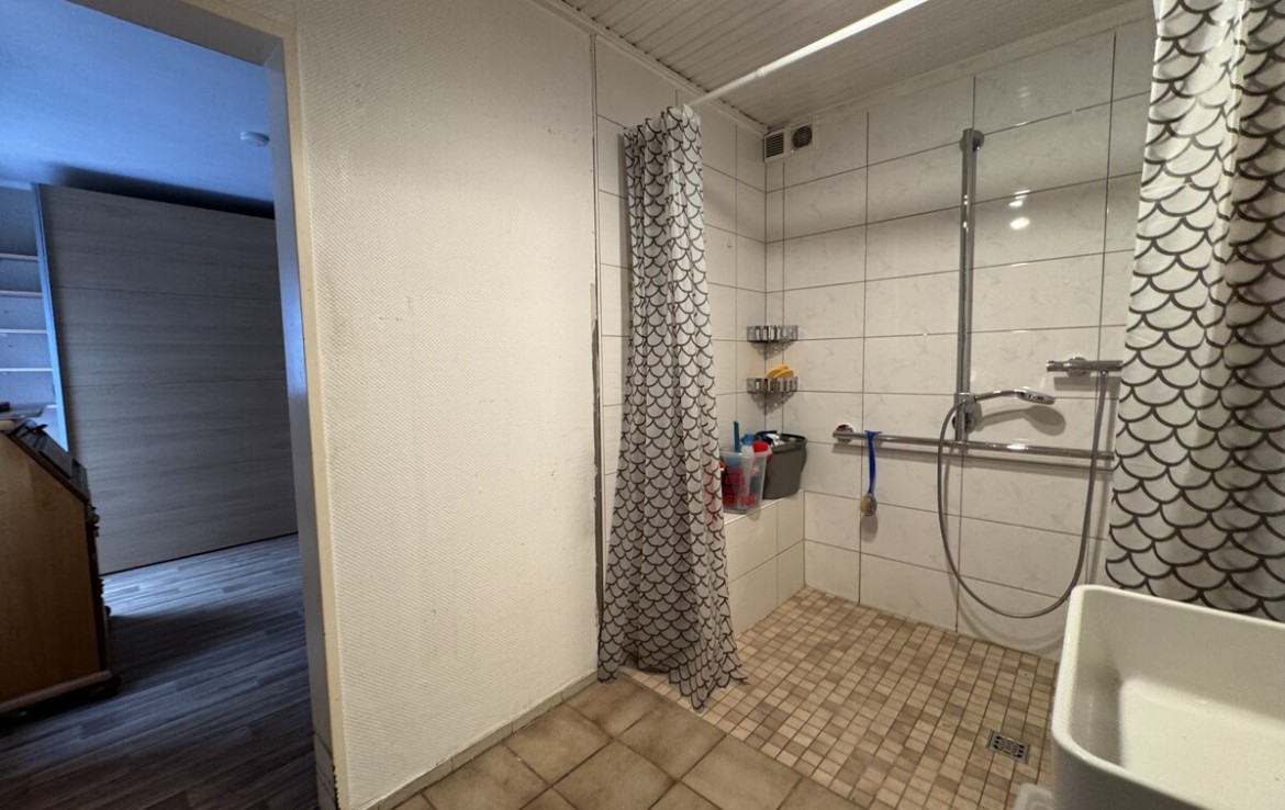 Nebenraum/Dusche