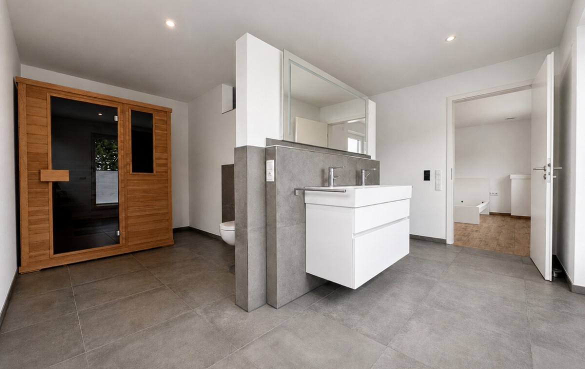 Bad-en-Suite mit Sauna