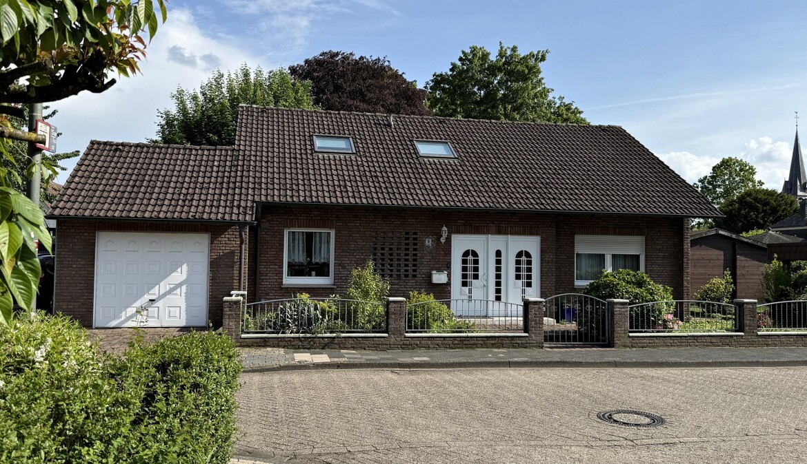 Hausansicht Strasse