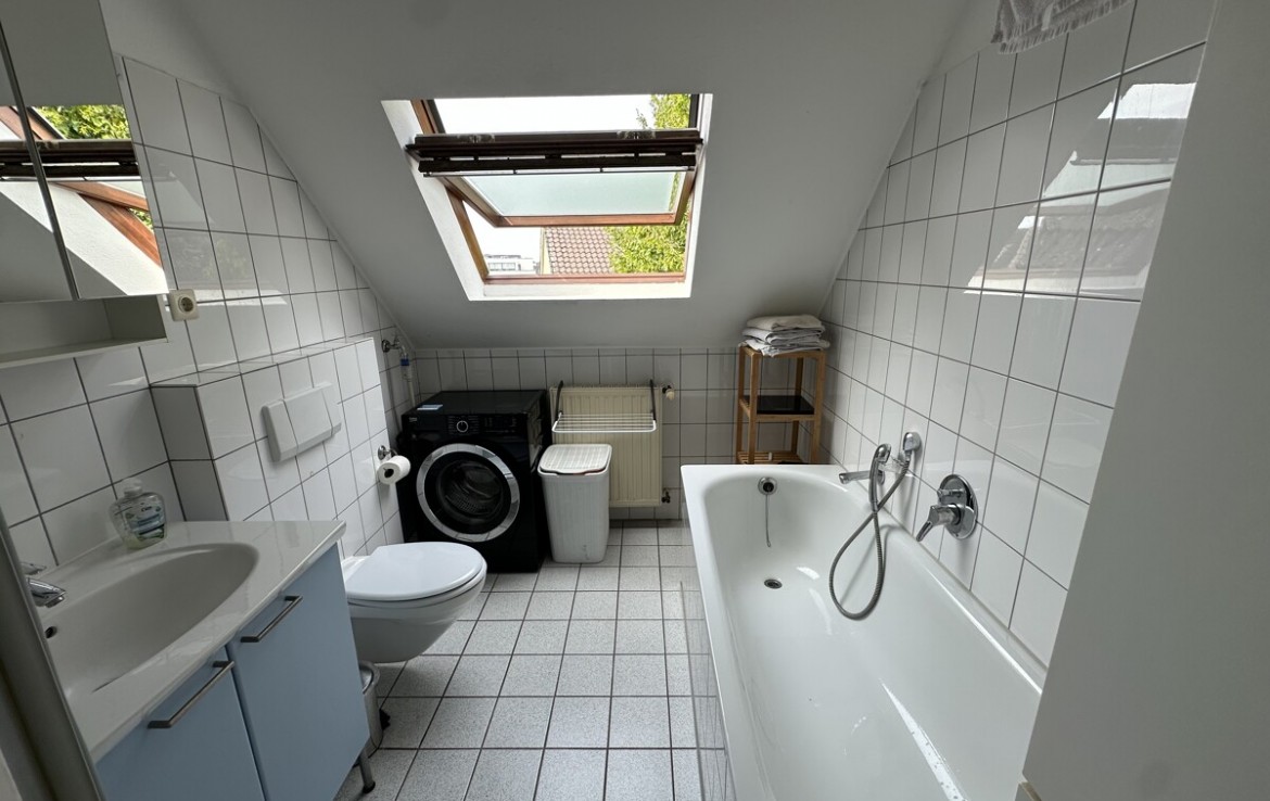 Dachgeschosswohnung in zentraler Lage! - Photo 4