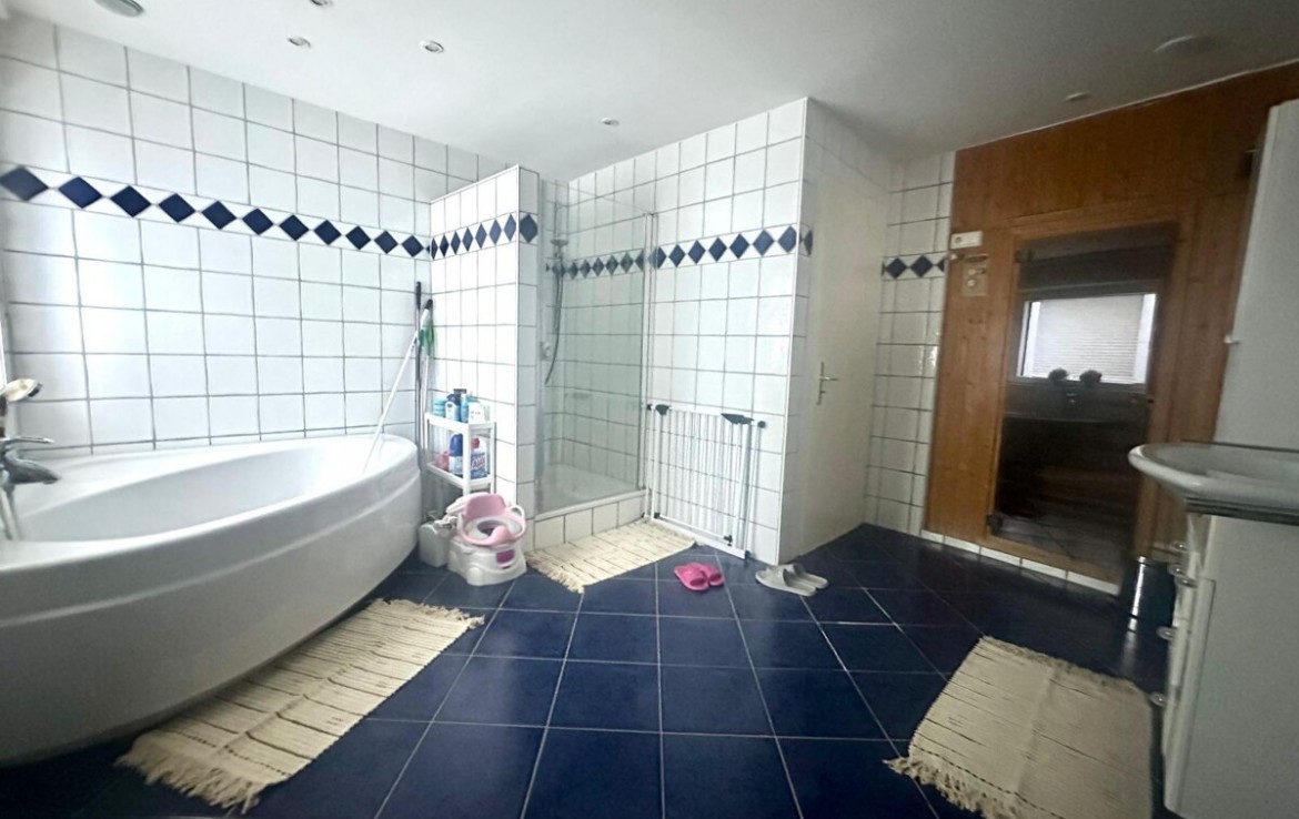 Badezimmer (OG)