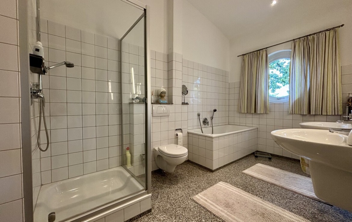 Badezimmer Ansicht I